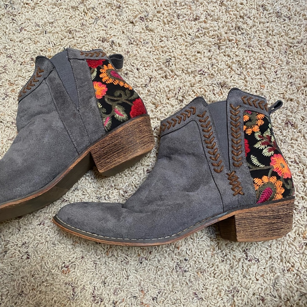 Embroidered Gray Ankle Boots